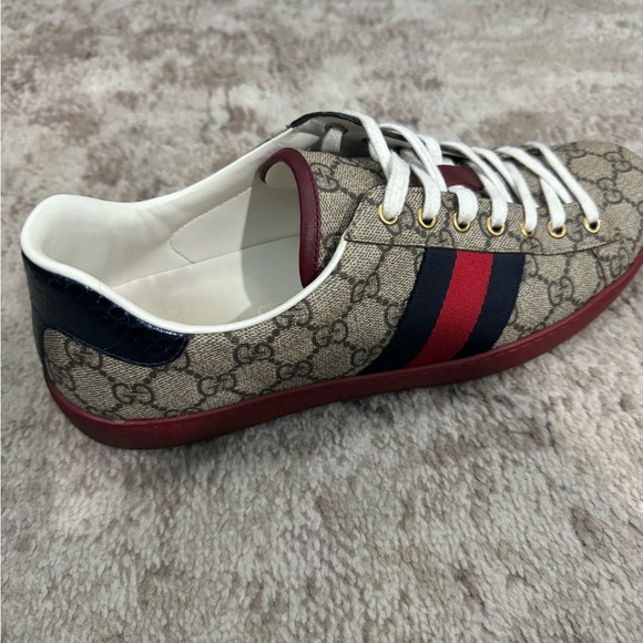 Men’s Gucci Shoes - Picture 4 of 8